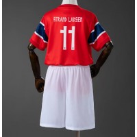 Billiga Norge Jorgen Strand Larsen #11 Barnkläder Hemma fotbollskläder till baby VM 2026 Kortärmad (+ Korta byxor)